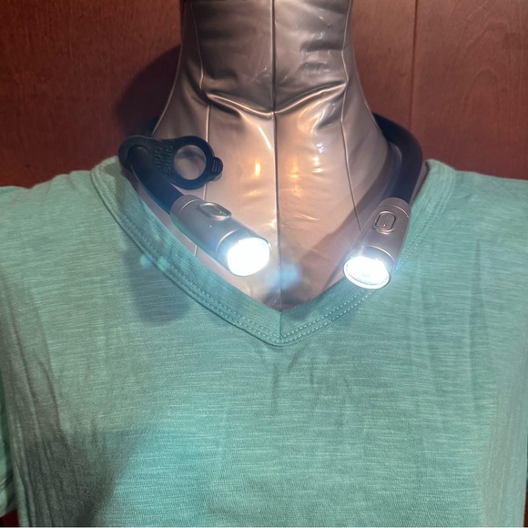 HUGlight original necklight wearable flashlight - Picture 8 of 16